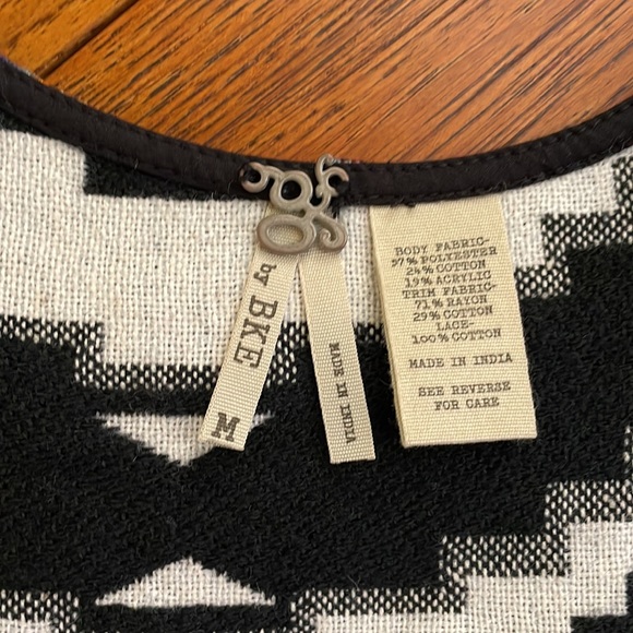 ☀️🏝️ 10 for $20 Buckle Gimmicks Vest - Picture 3 of 6